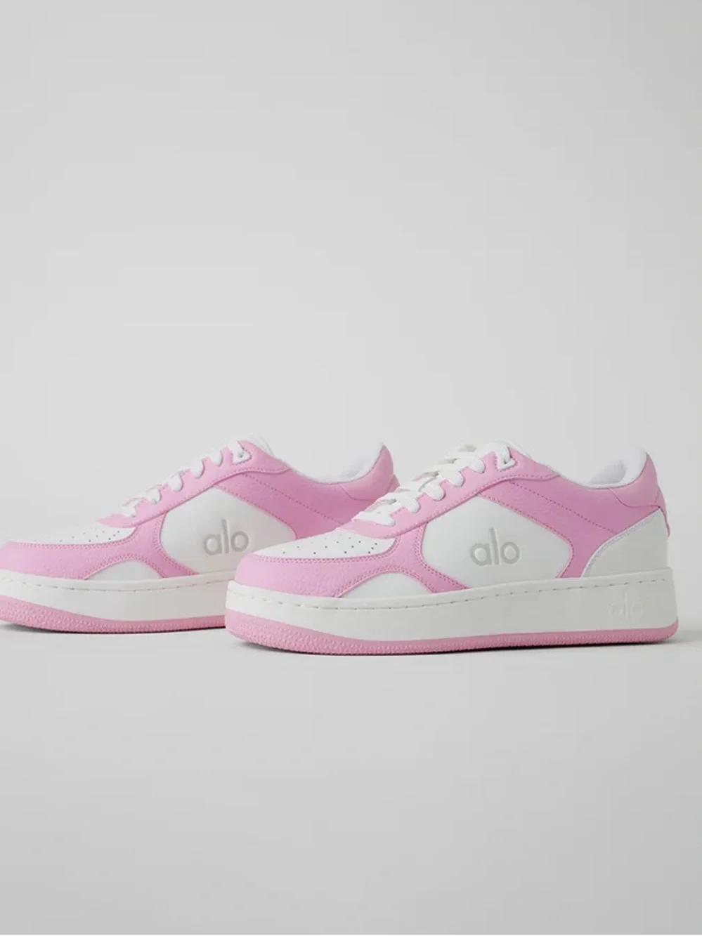 Alo Yoga - Recovery Mode Sneakers in Pink/White size 9
